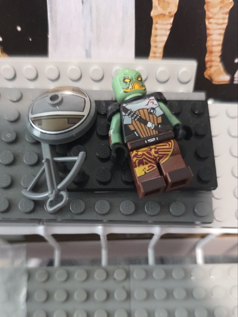 CUSTOM Star Wars Embo Minifigure with Hat and Crossbow - Picture 5 of 5